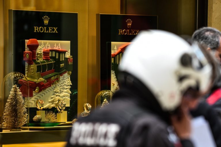 Ληστεία Rolex: Βρέθηκε η μία μηχανή των δραστών που άρπαξαν 23 ρολόγια 300.000 ευρώ
