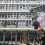 Θάνατος 16χρονου Ρομά: Ελεύθερος ο 34χρονος αστυνομικός μετά τη νέα απολογία του – Δεν μπορεί να βγει από τη χώρα