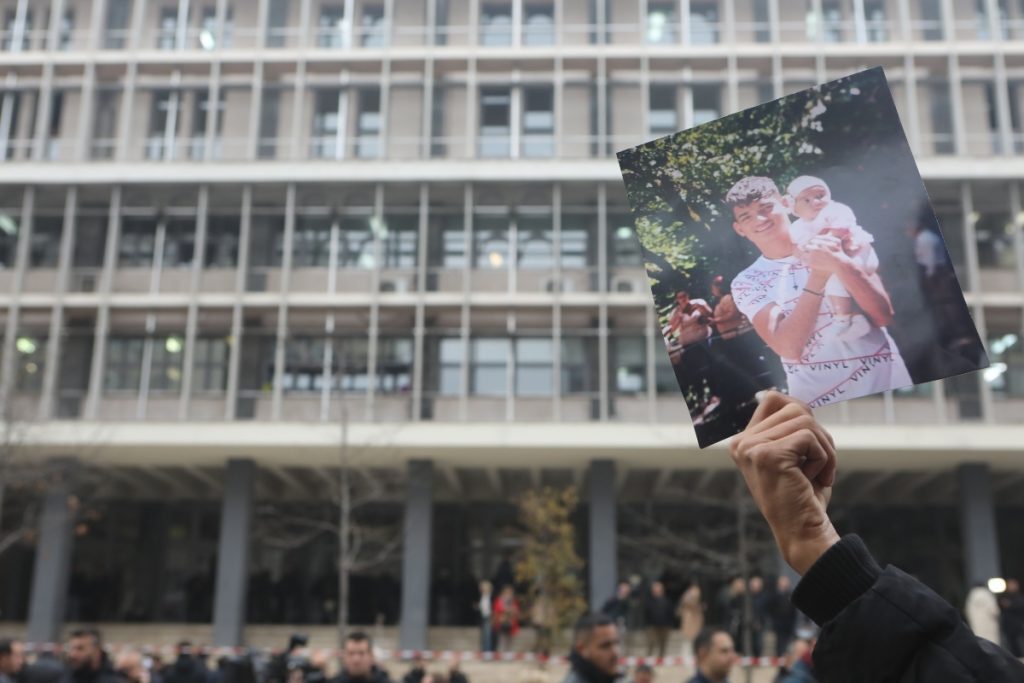 Θάνατος 16χρονου Ρομά: Σήμερα η κηδεία του Κώστα Φραγκούλη – Σε κόκκινο συναγερμό η ΕΛ.ΑΣ., στα επόμ