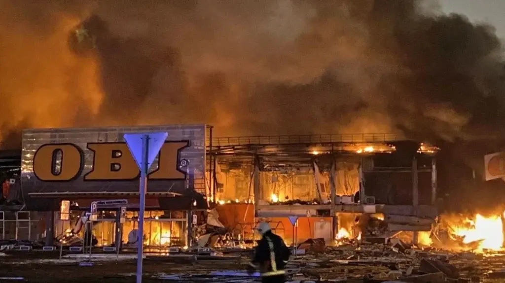 Ρωσία: Φωτιά σε μεγάλο εμπορικό κέντρο – Ενας νεκρός [βίντεο]