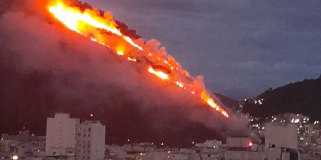 Βραζιλία: Μεγάλη πυρκαγιά στην Κοπακαμπάνα