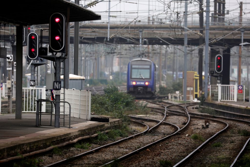 Ηνωμένο Βασίλειο: Συνεχίζουν τις απεργίες οι εργαζόμενοι στον σιδηρόδρομο