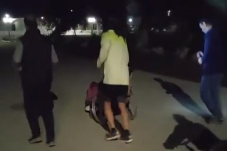 Χανιά: Μεγαλείο ψυχής από τριαθλητή – Διέσχισε απόσταση 162 χλμ μαζί με τον μικρό Γεράσιμο σε αναπηρικό αμαξίδιο [βίντεο]