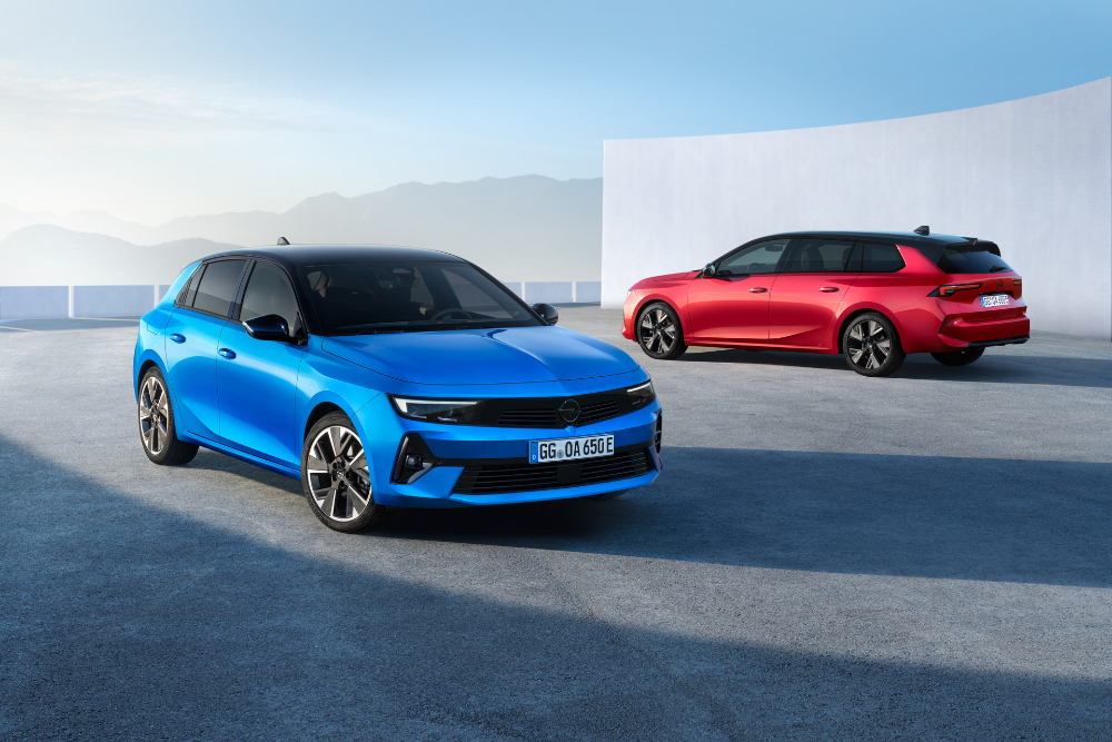 Η Opel παρουσιάζει τις νέες ηλεκτρικές εκδόσεις για το Astra