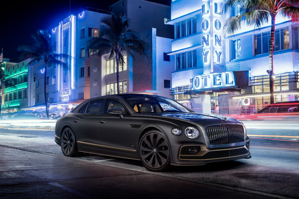 Η Bentley αποκάλυψε τη μοναδική Flying Spur Hybrid