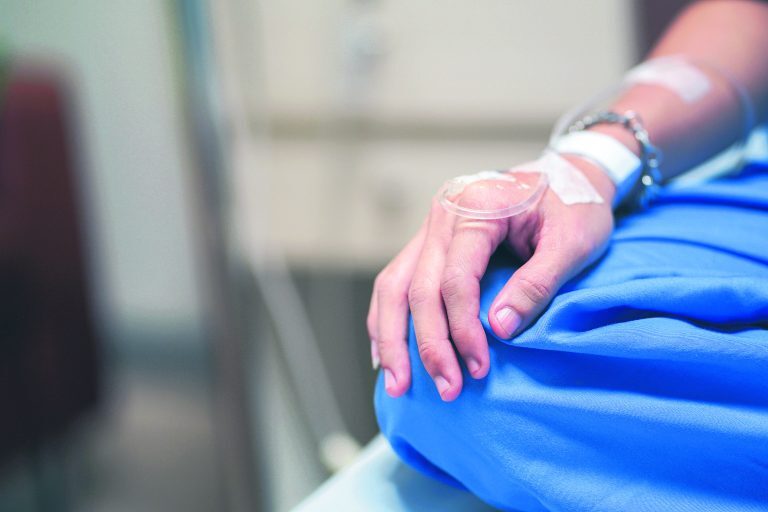 Αποκάλυψη Ε.Τ.: Χημειοθεραπείες στο σπίτι για 80 καρκινοπαθείς