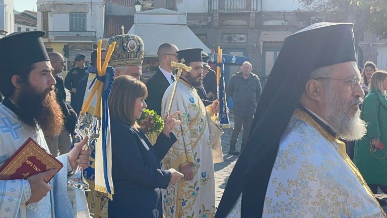 Θεοφάνεια 2023: Εικόνες και βίντεο από την παρουσία της Κατερίνας Σακελλαροπούλου στη Λήμνο – Ποιο το μήνυμά της