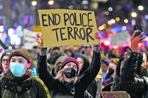 Τάιρ Νίκολς.