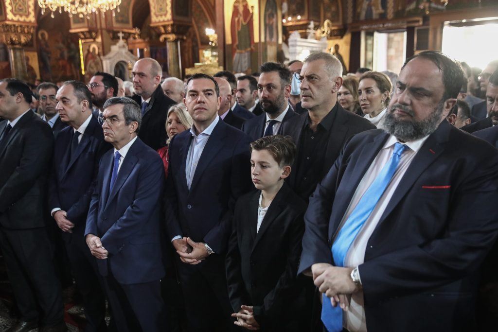 Οι «53» τα… έψαλαν στον Τσίπρα γιατί κατέβηκε στον Πειραιά!