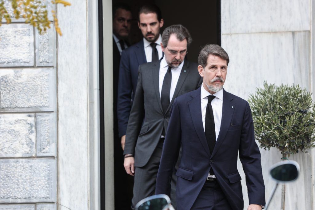 Τέως βασιλιάς Κωνσταντίνος: Στη Μητρόπολη η κηδεία, στο Τατόι η ταφή – Το παρασκήνιο της απόφασης