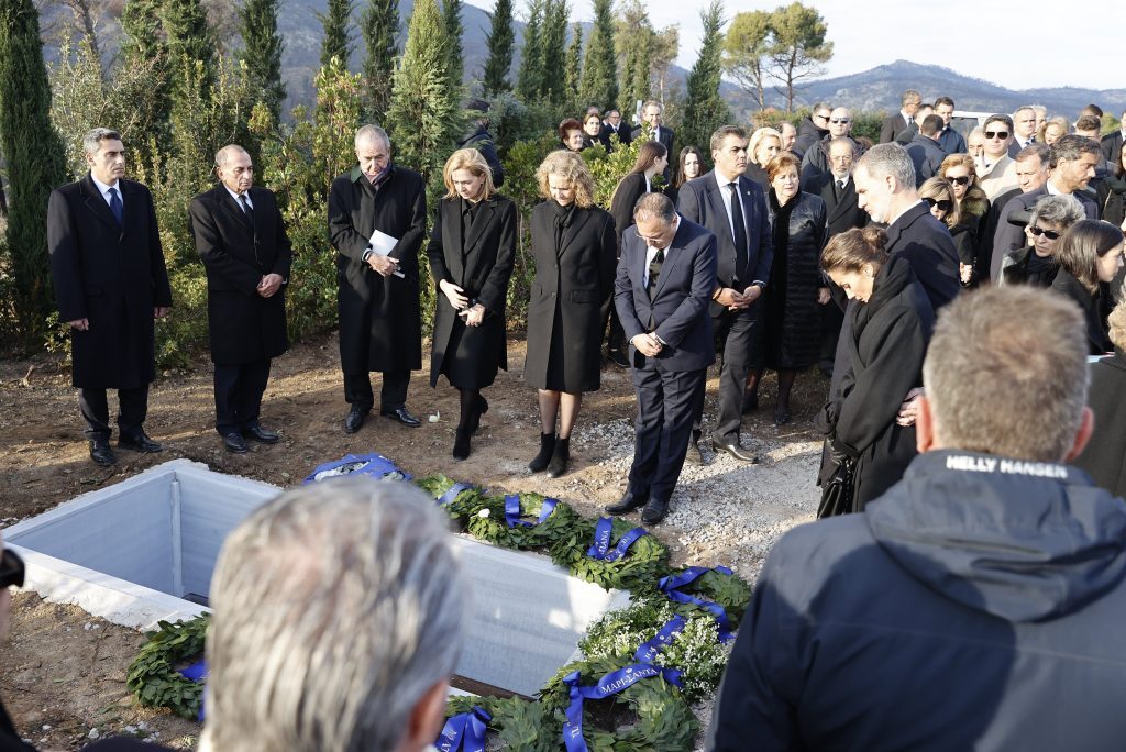 Με τις δέουσες τιμές
