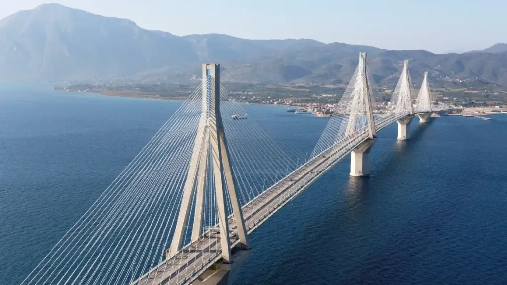 Πάτρα: Ποιος ήταν ο άνδρας που έπεσε από τη γέφυρα Ρίου – Αντιρρίου