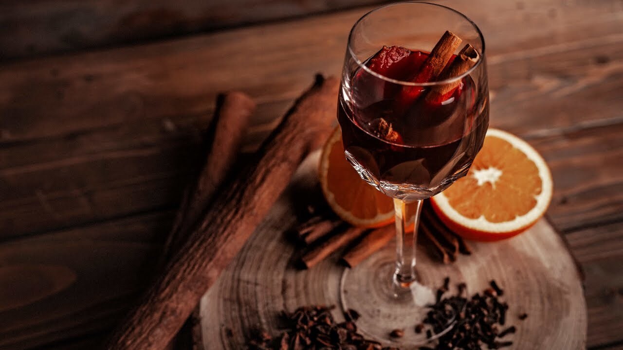 Gluhwein, υπέροχο ζεστό γλυκό κρασί