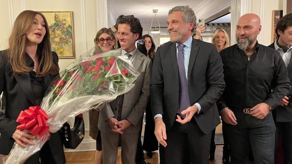 Μόνικα Μπελούτσι: Στο Προξενείο της Ελλάδας στη Νέα Υόρκη
