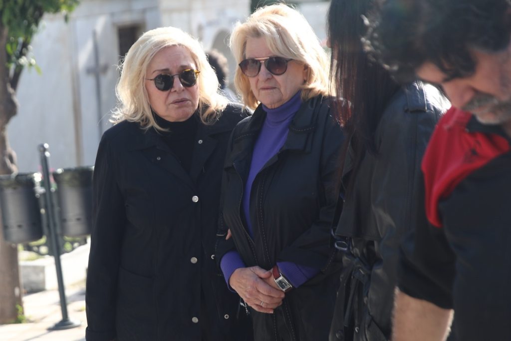Ερρίκος Ανδρέου: Το τελευταίο αντίο στον γνωστό σκηνοθέτη – Συντετριμμένη η Νόρα Βαλσάμη [εικό