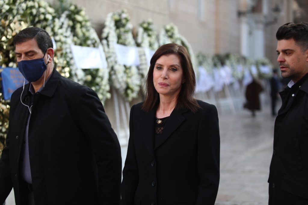 Κηδεία Τέως βασιλιά Κωνσταντίνου: Συντετριμμένη η Άννα Μισέλ Ασημακοπούλου στην κηδεία του νονού της