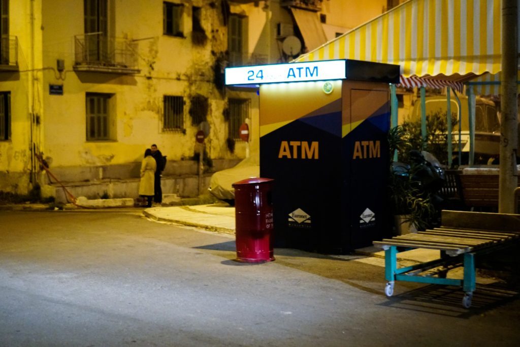 Θεσσαλονίκη: Φωτιά σε ΑΤΜ τα ξημερώματα – Την έσβησε αστυνομικός