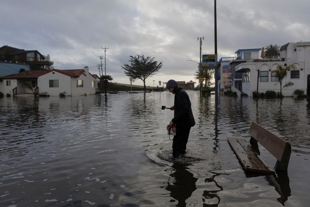 ΗΠΑ: Σαρώνει την Καλιφόρνια η κακοκαιρία – Χωρίς ρεύμα εκατοντάδες χιλιάδες νοικοκυριά και επιχειρήσεις