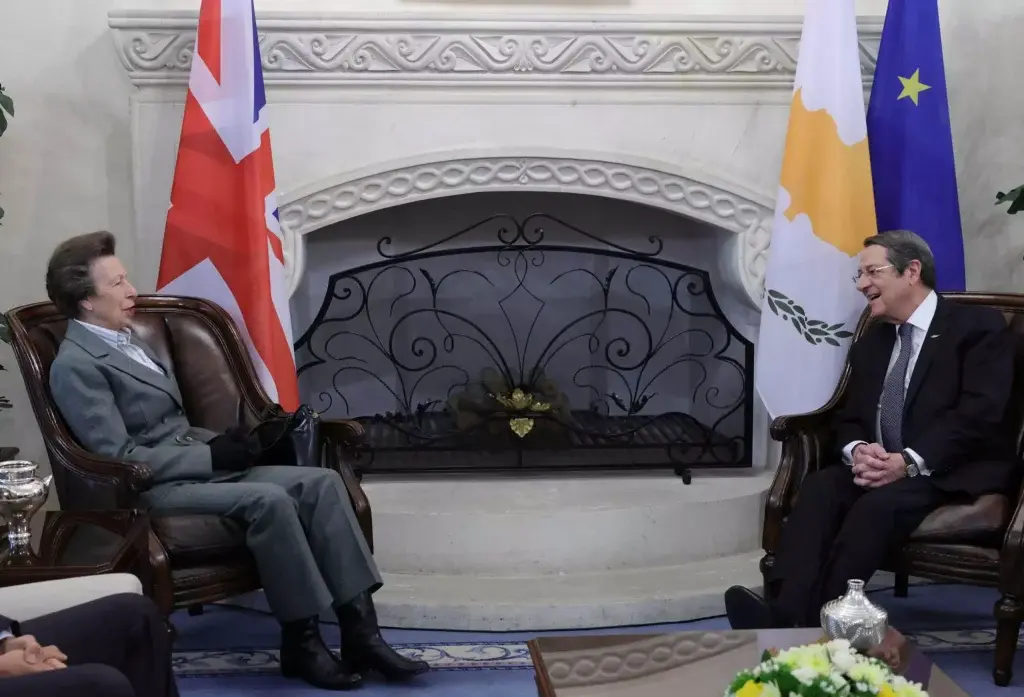 Κύπρος: Συνάντηση του προέδρου Αναστασιάδη με την πριγκίπισσα Άννα – Του δώρισε πορτραίτο της