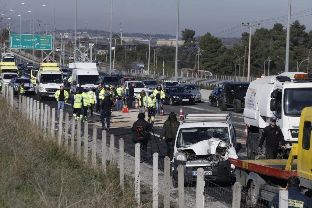 Απίστευτες εικόνες από την καραμπόλα με 9 αυτοκίνητα και 4 φορτηγά – Άνοιξε η Εθνική Οδός Αθηνών-Λαμίας