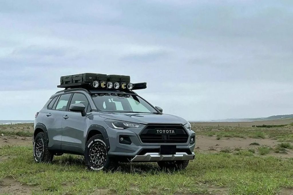 Βελτιωτής μεταμορφώνει Toyota Corolla Cross σε… κάτι σαν RAV4