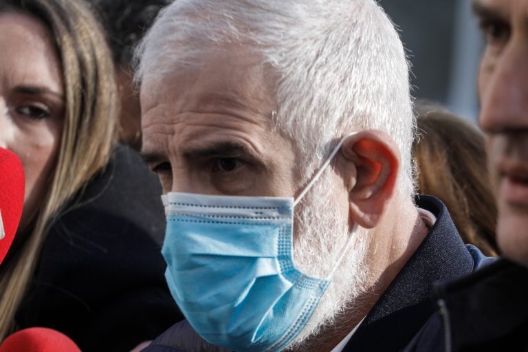 Δίκη Φιλιππίδη: «Δεν μπορούν να με βγάλουν από το μυαλό και την καρδιά του κόσμου» – Ολόκληρη η απολογία του ηθοποιού [βίντεο]