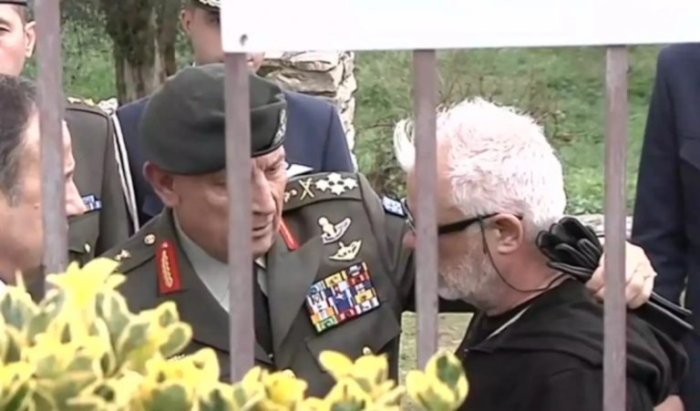 Πτώση Phantom: O Στρατηγός Φλώρος στο σπίτι του νεκρού υποσμηναγού