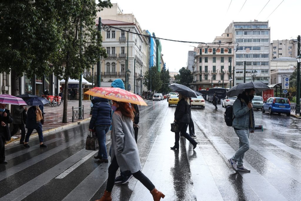 Καιρός για… βροχή: Έρχονται και μάλιστα νωρίτερα – Αντικυκλώνας τέλος