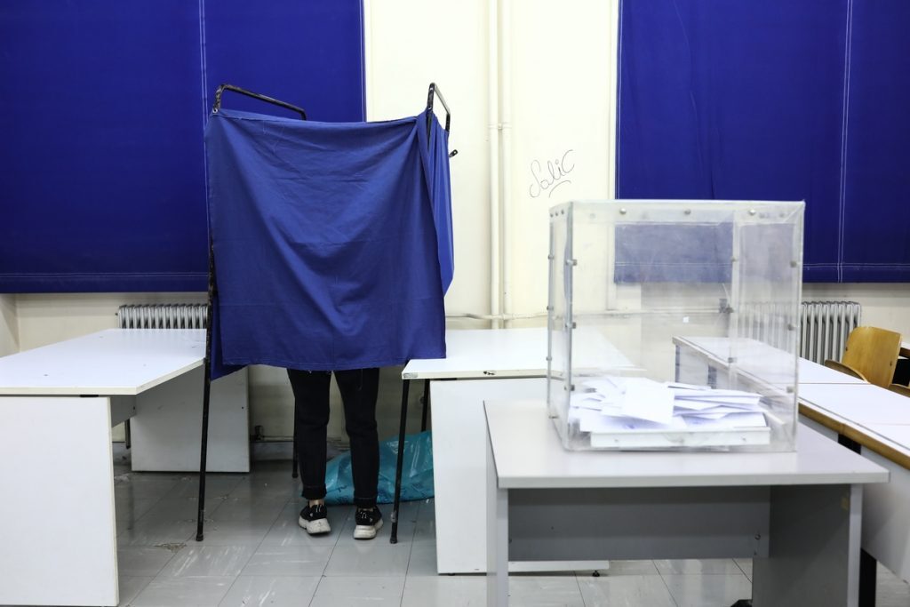 Δημοσκόπηση Pulse: Στις 7,5 μονάδες η διαφορά μεταξύ ΝΔ και ΣΥΡΙΖΑ – Πέντε κόμματα μπαίνουν στη Βουλ