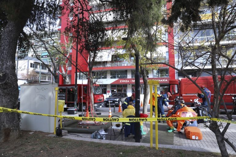 ΣΥΡΙΖΑ: Συναγερμός στην Κουμουνδούρου με ύποπτο φάκελο που είχε λευκή σκόνη [εικόνες-βίντεο]