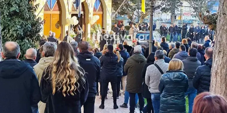 Γρεβενά: Ράγισαν και οι πέτρες στο τελευταίο αντίο στον 6χρονο Θωμά