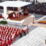 Πάπας Βενέδικτος: Σε εξέλιξη η κηδεία του – Δείτε live εικόνα