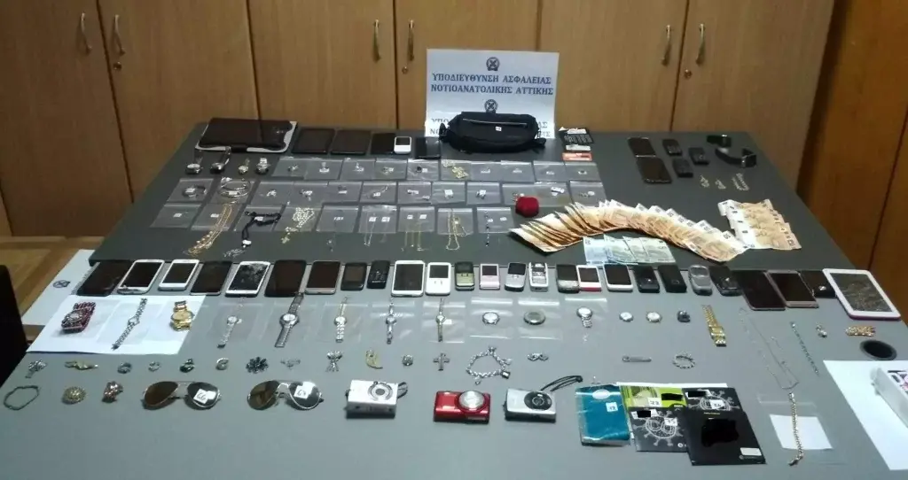 Συμμορία ανηλίκων ρήμαζε μαγαζιά στην Αττική – Χρησιμοποιούσαν κλεμμένες κάρτες