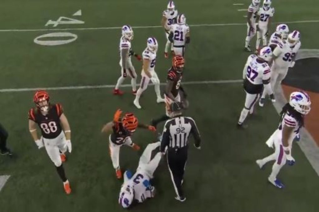 NFL: Σε κρίσιμη κατάσταση ο Χάμλιν, υπέστη καρδιακή ανακοπή – Η επίσημη ανακοίνωση της ομάδας του
