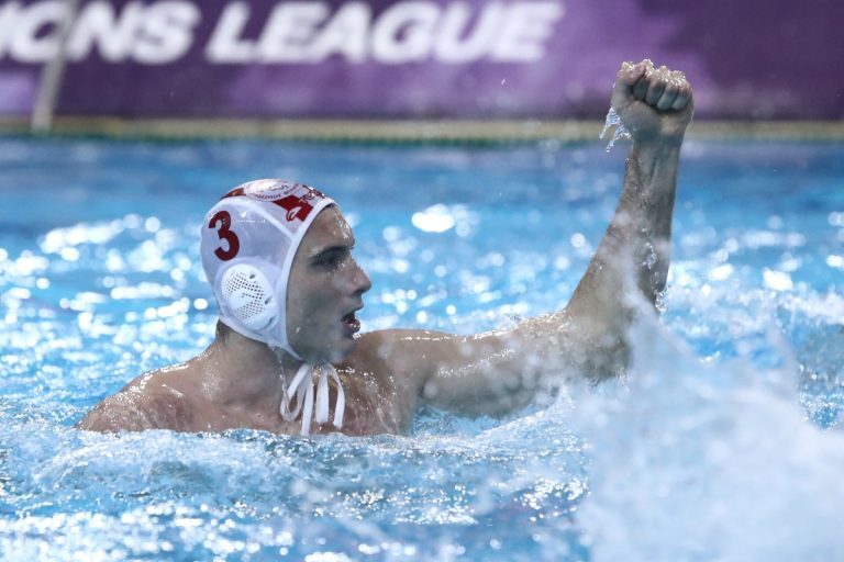 Ολυμπιακός: «Έπνιξε» την Βουλιαγμένη στον Πειραιά – Ερυθρόλευκος ο πρώτος «εμφύλιος» [βίντεο]