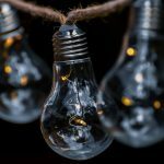 Κοντά στα επίπεδα του Φεβρουαρίου οι τιμές ρεύματος τον Μάρτιο – Έρχονται επιδοτήσεις και για τις επιχειρήσεις