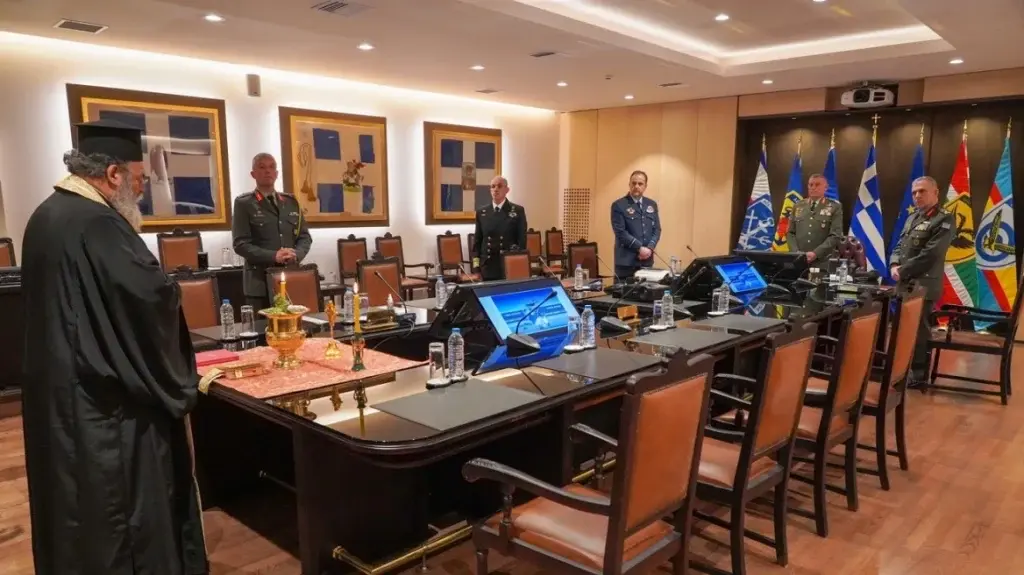 Kρίσεις στις Ένοπλες Δυνάμεις: Ποιοι διατηρήθηκαν και ποιοι αποστρατεύτηκαν