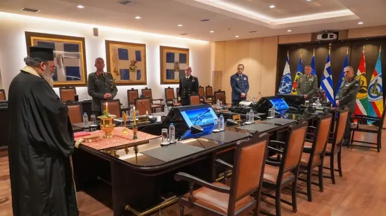 Kρίσεις στις Ένοπλες Δυνάμεις: Ποιοι διατηρήθηκαν και ποιοι αποστρατεύτηκαν