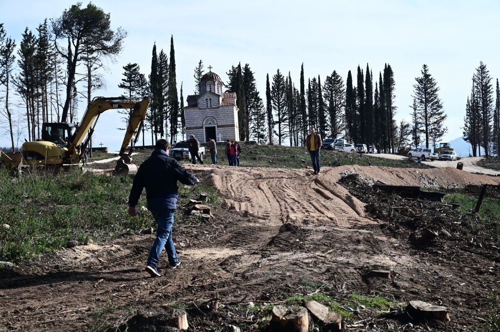 Τέως βασιλιάς Κωνσταντίνος: Πυρετός εργασιών στο Τατόι – Φτιάχνουν δρόμους και πάρκινγκ