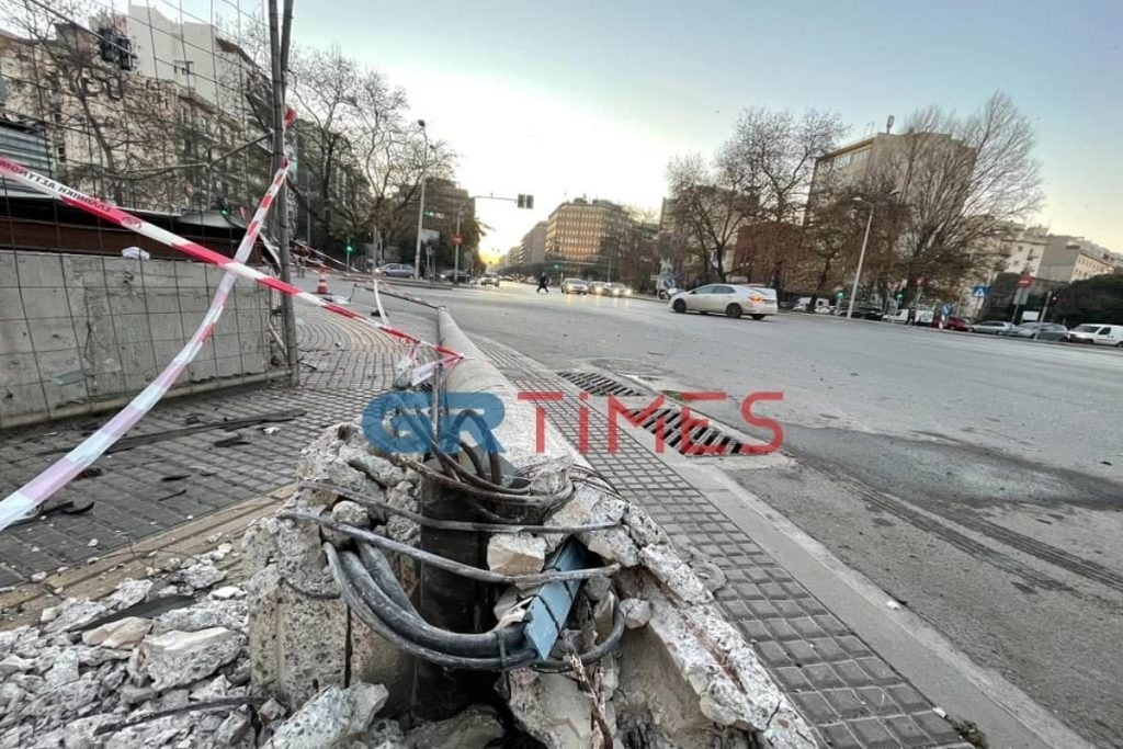 Θεσσαλονίκη: Τροχαίο με 3 τραυματίες στον Βαρδάρη – Κλεμμένο το ένα αυτοκίνητο, αναζητούνται οι επιβάτες του δευτέρου [βίντεο]