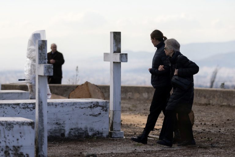 Τέως Βασιλιάς Κωνσταντίνος: Λαϊκό προσκύνημα στη Μητρόπολη – Ποιοι βασιλείς και πρίγκιπες θα έρθουν στην Ελλάδα
