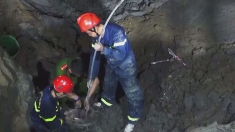 Βιετνάμ: Πέθανε το 10χρονο αγοράκι που είχε εγκλωβιστεί σε κολόνα οικοδομής