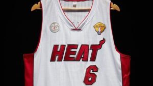 Φανέλα του ΛεΜπρον, πωλήθηκε για 3,7 εκ. δολάρια