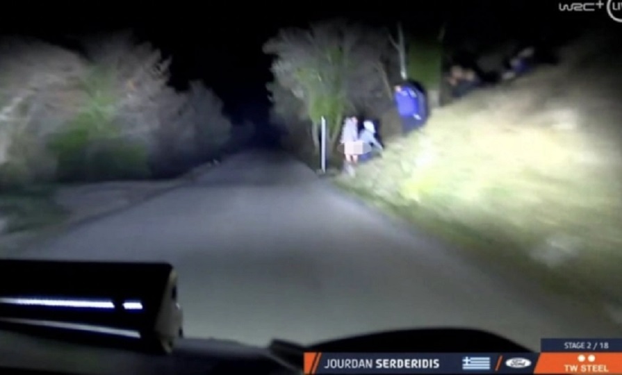 Bίντεο: Έκαναν σεξ δίπλα σε κόσμο στο WRC - Το έδειξαν live