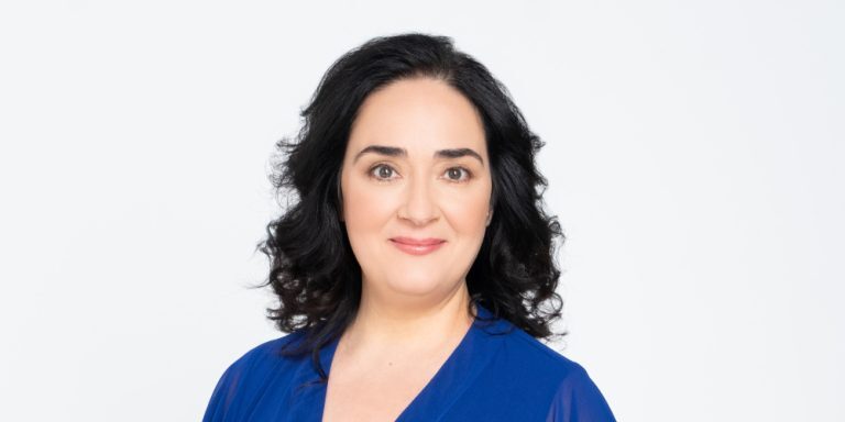 Ελένη Ουζουνίδου στο ΤΥΠΟΣ TV: «Το κομμάτι της τηλεόρασης το έβλεπα λίγο κομπλεξικά»