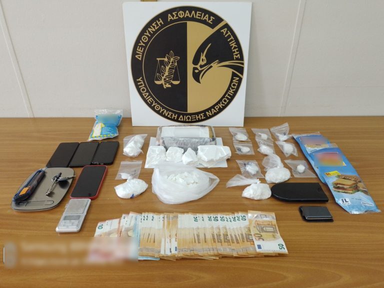 Αστυνομική επιχείρηση στα Νότια προάστια της Αττικής με 5 συλλήψεις για ναρκωτικά
