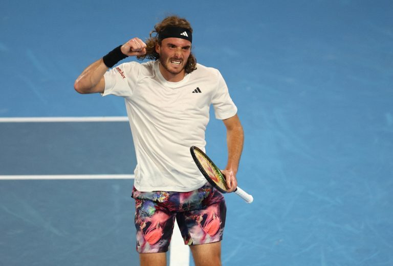 Australian Open: Πρόκριση-θρίλερ του Τσιτσιπά στα προημιτελικά