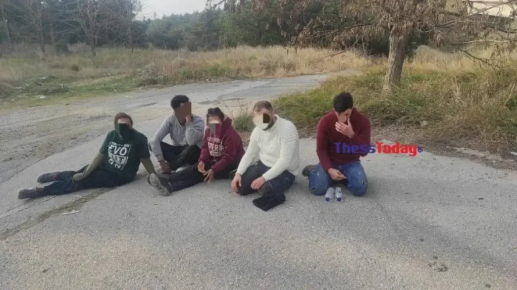 Θεσσαλονίκη: Καταδίωξη διακινητή που παράτησε μετανάστες στη μέση του δρόμου [βίντεο]