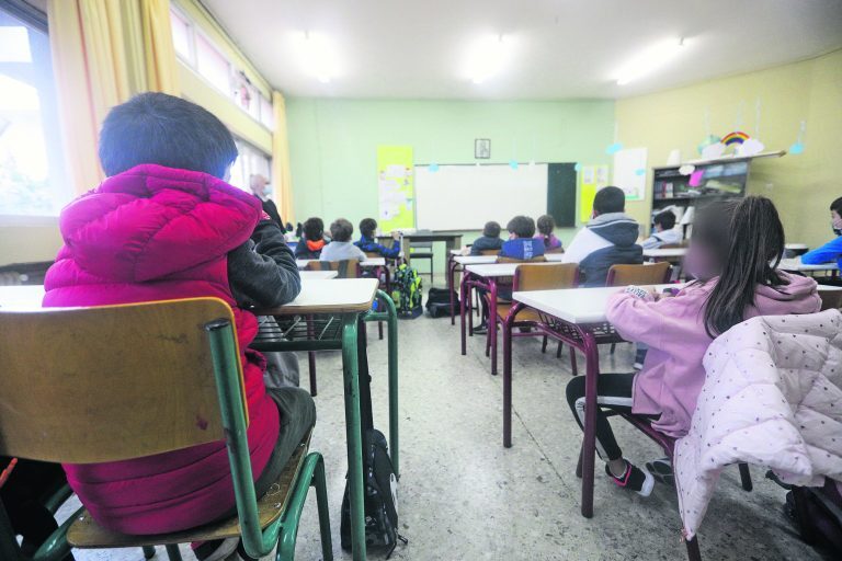 Απουσίες και έλεγχοι στο… κινητό