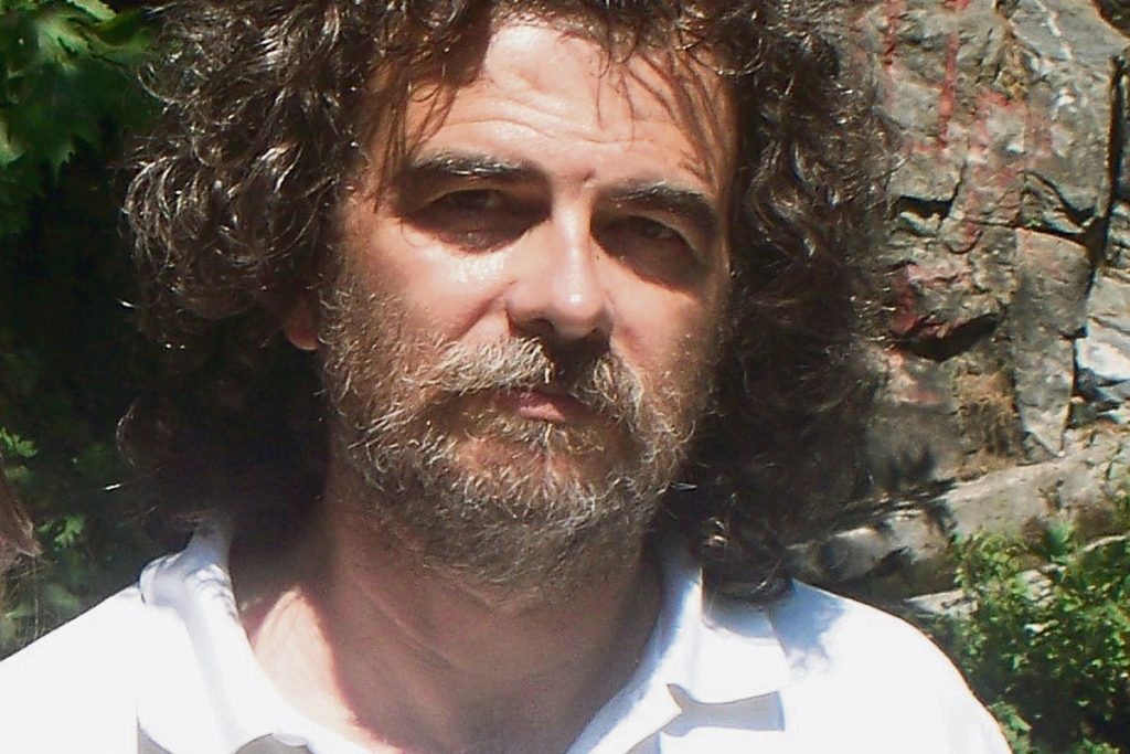 Καλάργαλης στον Ε.Τ.: Οι στίχοι είναι αέρας και καρφιά